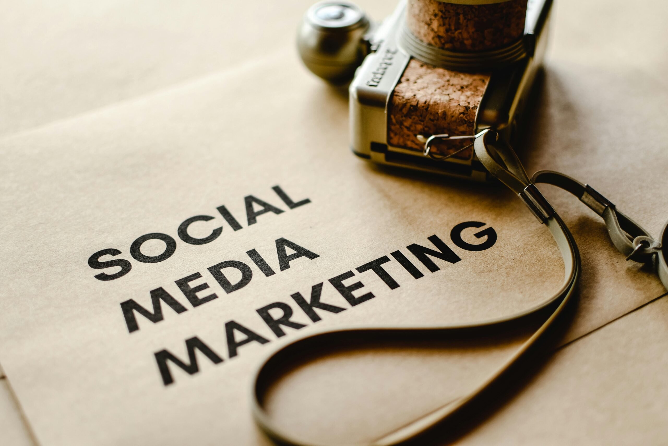 Künstliche Intelligenz in Social Media: Trends und Strategien 2 Kostenloses Stock Foto zu ästhetisch, beeinflusser, begrifflich