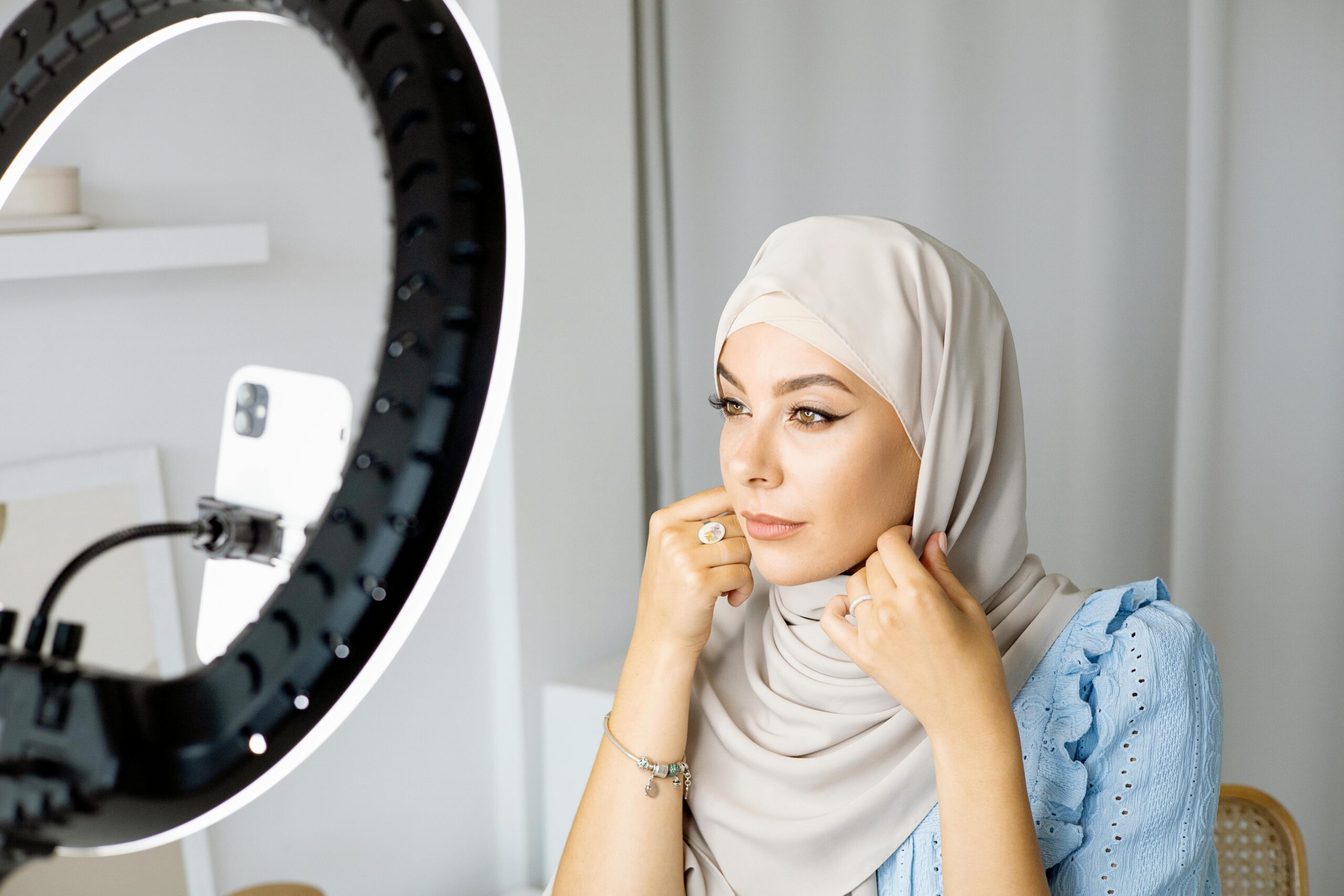 Automatisierte Kommentare in sozialen Medien: Ein Leitfaden 2 Kostenloses Stock Foto zu ansprechende inhalte, aufnahme, beeinflusser