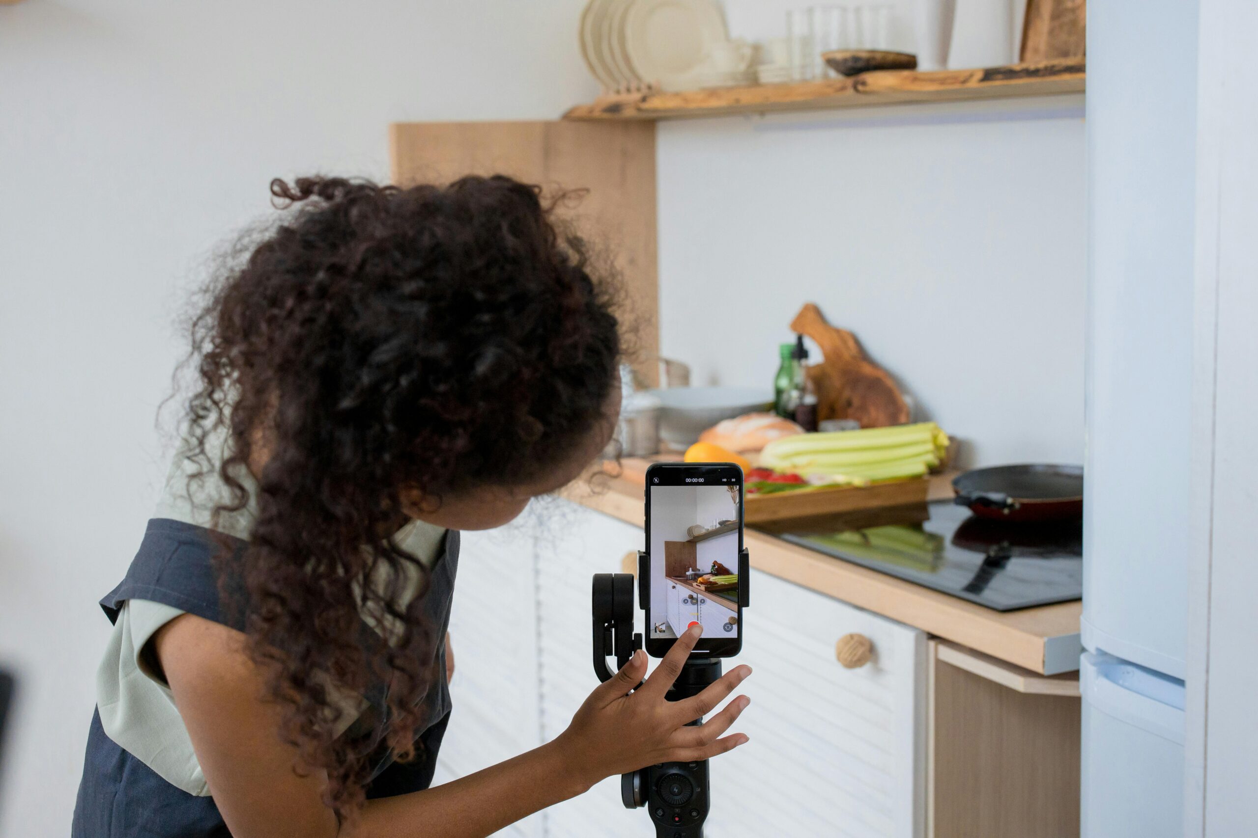 Automatisierte Kommentarerstellung für Social Media: Ein Leitfaden 1 pexels photo 8357231 scaled